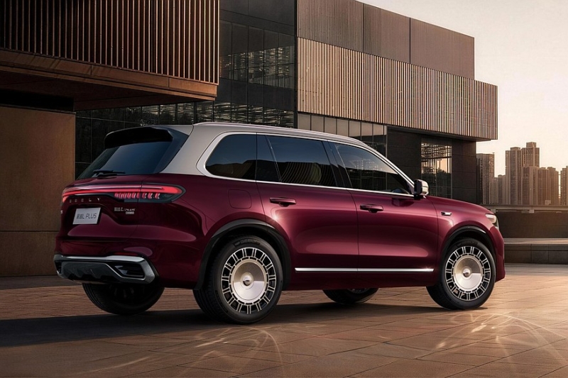 Флагманский кроссовер Geely Monjaro Plus показал свой интерьер