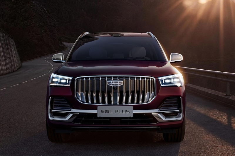 Флагманский кроссовер Geely Monjaro Plus показал свой интерьер