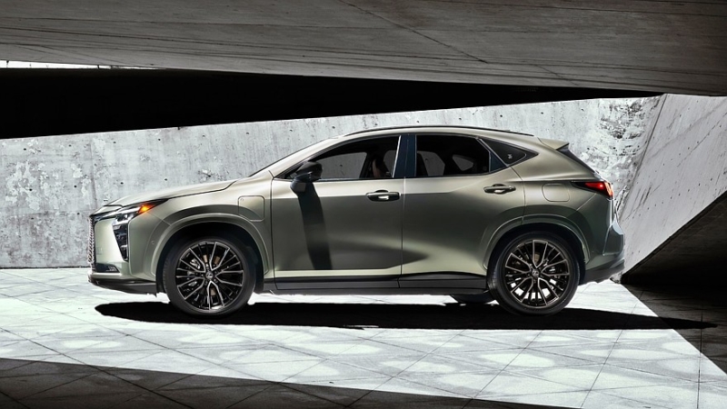 Обновлённый Lexus NX: упрощённый салон с парфюмом и настроенное на Нюрбургринге шасси