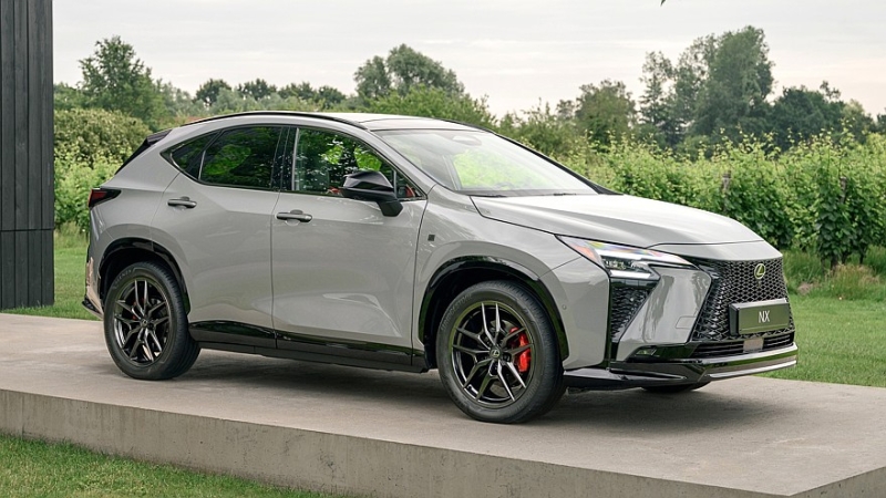 Обновлённый Lexus NX: упрощённый салон с парфюмом и настроенное на Нюрбургринге шасси