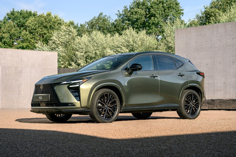 Обновлённый Lexus NX: упрощённый салон с парфюмом и настроенное на Нюрбургринге шасси