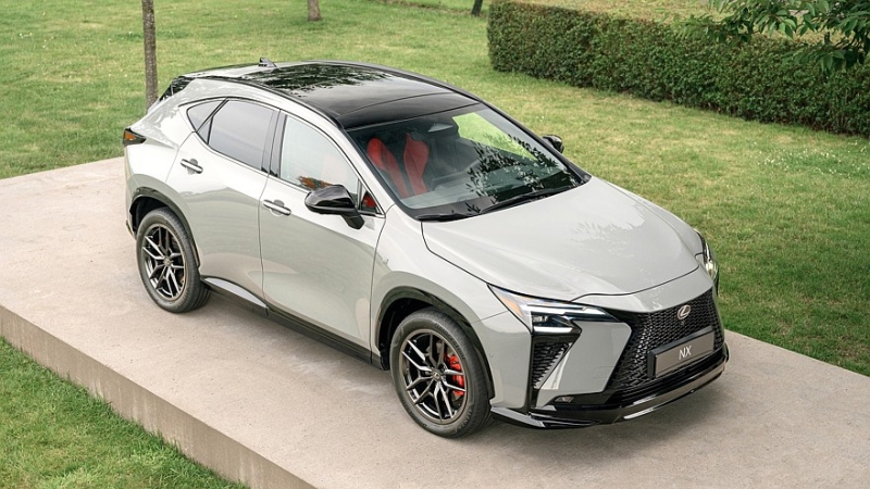 Обновлённый Lexus NX: упрощённый салон с парфюмом и настроенное на Нюрбургринге шасси