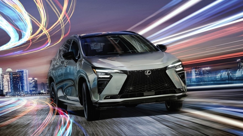 Обновлённый Lexus NX: упрощённый салон с парфюмом и настроенное на Нюрбургринге шасси