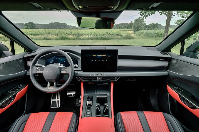 Обновлённый Lexus NX: упрощённый салон с парфюмом и настроенное на Нюрбургринге шасси