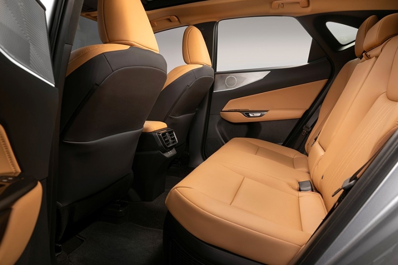 Обновлённый Lexus NX: упрощённый салон с парфюмом и настроенное на Нюрбургринге шасси