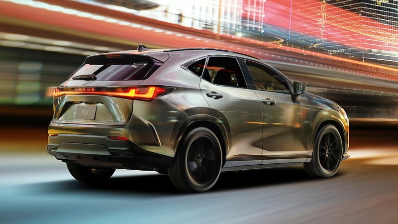 Обновлённый Lexus NX: упрощённый салон с парфюмом и настроенное на Нюрбургринге шасси