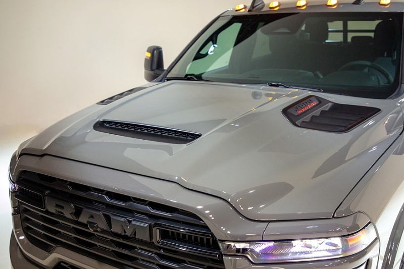 Ram Chassis Cab Night Edition: стильный ночной работяга с паровозной тягой