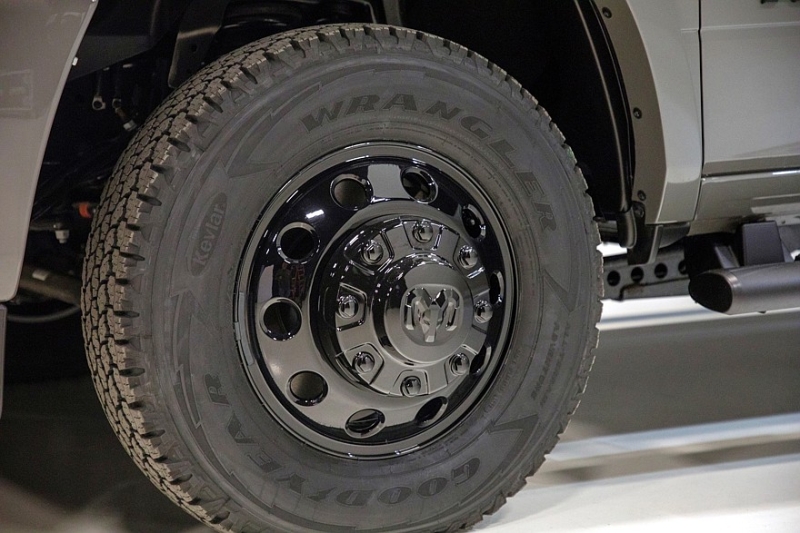 Ram Chassis Cab Night Edition: стильный ночной работяга с паровозной тягой