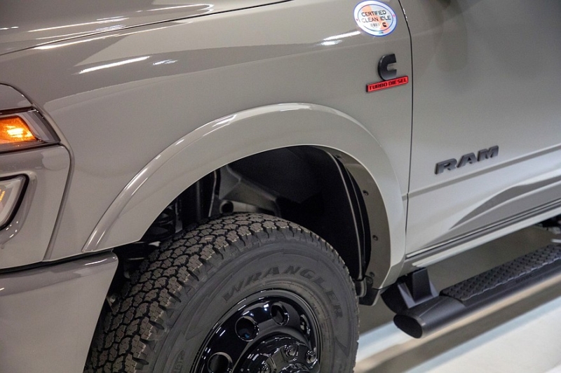 Ram Chassis Cab Night Edition: стильный ночной работяга с паровозной тягой