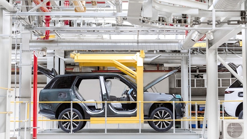 Range Rover Electric полностью рассекречен: средние характеристики за бешеные деньги