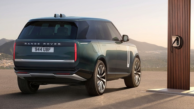 Range Rover Electric полностью рассекречен: средние характеристики за бешеные деньги